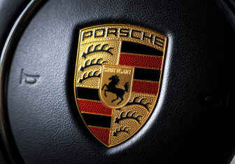 Подержанный автомобиль Porsche Macan 2019 года (18 фото)