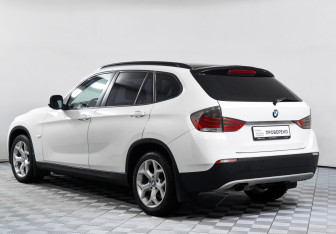 Подержанный автомобиль BMW X1 2011 года (7 фото)