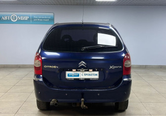 Подержанный автомобиль Citroen Xsara Picasso 2007 года (6 фото)