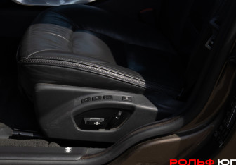 Подержанный автомобиль Volvo XC70 2012 года (18 фото)