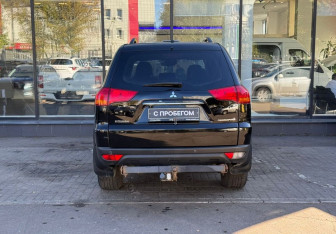 Подержанный автомобиль Mitsubishi Pajero Sport 2009 года (7 фото)