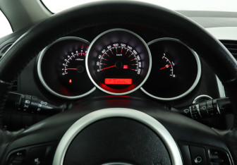 Подержанный автомобиль Kia Venga 2011 года (11 фото)