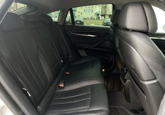 Подержанный автомобиль BMW X6 2016 года (11 фото)