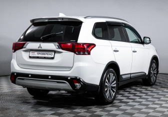 Подержанный автомобиль Mitsubishi Outlander 2019 года (5 фото)