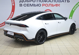 Подержанный автомобиль Changan UNI-V 2023 года (4 фото)