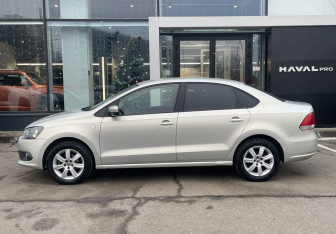 Подержанный автомобиль Volkswagen Polo Sedan 2011 года (8 фото)
