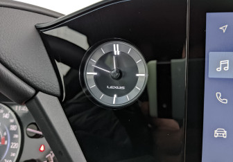 Подержанный автомобиль Lexus ES 2025 года (26 фото)