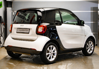 Подержанный автомобиль Smart Fortwo Hatchback 2018 года (4 фото)