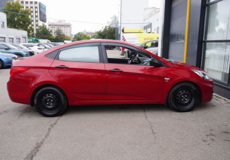 Подержанный автомобиль Hyundai Solaris Sedan 2011 года (4 фото)
