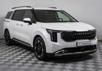 Подержанный автомобиль Kia Carnival 2025 года (3 фото)