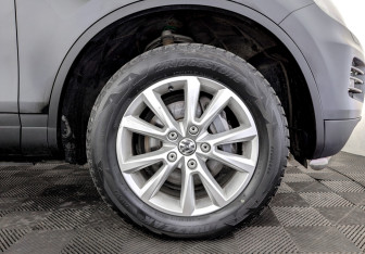 Подержанный автомобиль Volkswagen Touareg 2012 года (18 фото)