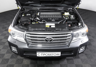 Подержанный автомобиль Toyota Land Cruiser Suv 2014 года (9 фото)