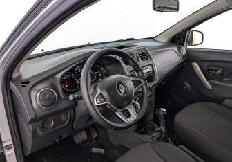 Подержанный автомобиль Renault Logan Sedan 2019 года (15 фото)