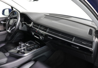 Подержанный автомобиль Audi Q7 2019 года (10 фото)