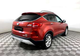 Подержанный автомобиль FAW Besturn X80 2019 года (3 фото)