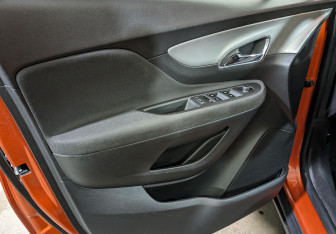 Подержанный автомобиль Opel Mokka 2013 года (19 фото)