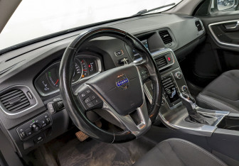Подержанный автомобиль Volvo S60 2014 года (13 фото)