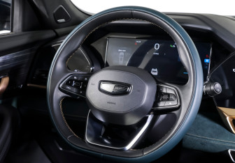 Подержанный автомобиль Geely Monjaro 2024 года (15 фото)