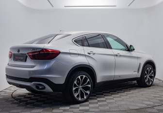 Подержанный автомобиль BMW X6 2015 года (5 фото)