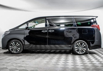 Подержанный автомобиль Toyota Alphard 2021 года (8 фото)