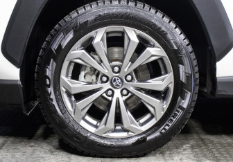 Подержанный автомобиль Toyota RAV4 2024 года (29 фото)