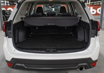 Подержанный автомобиль Subaru Forester Suv 2020 года (10 фото)