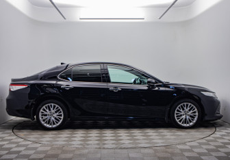 Подержанный автомобиль Toyota Camry Sedan 2020 года (6 фото)