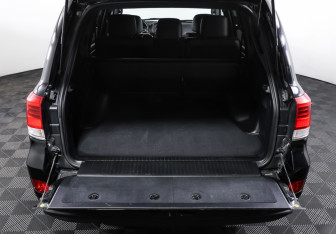 Подержанный автомобиль Toyota Land Cruiser Suv 2017 года (10 фото)