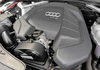 Подержанный автомобиль Audi A4 Sedan 2019 года (9 фото)