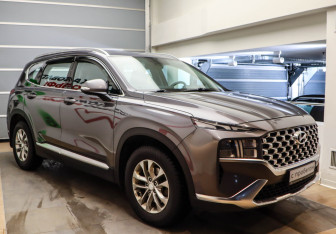 Подержанный автомобиль Hyundai Santa Fe 2021 года (3 фото)
