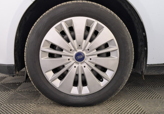 Подержанный автомобиль Ford Focus Wagon 2017 года (12 фото)