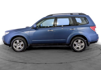 Подержанный автомобиль Subaru Forester Suv 2010 года (8 фото)