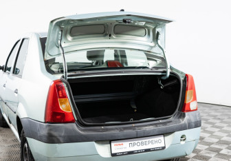 Подержанный автомобиль Renault Logan Sedan 2007 года (9 фото)