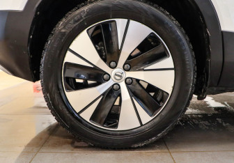 Подержанный автомобиль Volvo XC40 2020 года (26 фото)
