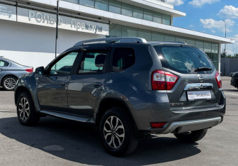 Подержанный автомобиль Nissan Terrano 2015 года (7 фото)