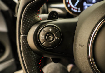 Подержанный автомобиль MINI Hatch 2021 года (9 фото)