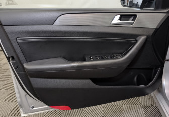Подержанный автомобиль Hyundai Sonata 2019 года (19 фото)