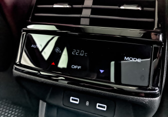 Подержанный автомобиль Geely Monjaro 2024 года (30 фото)