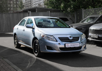 Подержанный автомобиль Toyota Corolla Sedan 2007 года (3 фото)