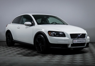 Подержанный автомобиль Volvo C30 2007 года (3 фото)