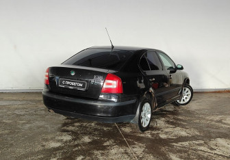 Подержанный автомобиль Skoda Octavia Liftback 2006 года (6 фото)