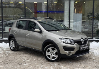 Подержанный автомобиль Renault Sandero 2018 года (3 фото)