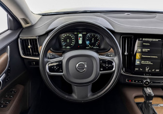 Подержанный автомобиль Volvo S90 2019 года (22 фото)