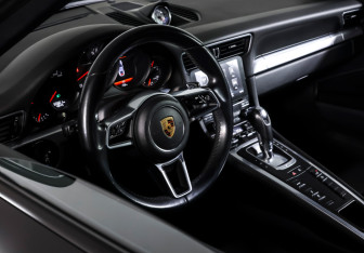 Подержанный автомобиль Porsche 911 Coupe 2016 года (15 фото)