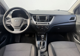 Подержанный автомобиль Hyundai Solaris Sedan 2017 года (12 фото)