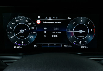 Подержанный автомобиль Kia Carnival 2022 года (17 фото)
