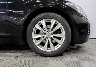 Подержанный автомобиль Infiniti M Sedan 2013 года (18 фото)