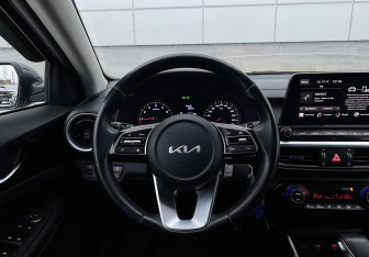 Подержанный автомобиль Kia Cerato Sedan 2022 года (14 фото)