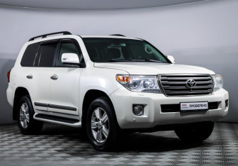 Подержанный автомобиль Toyota Land Cruiser Suv 2014 года (3 фото)