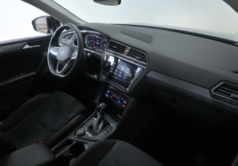 Подержанный автомобиль Volkswagen Tiguan 2022 года (9 фото)